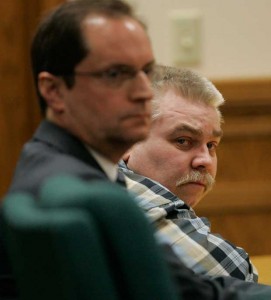 Steven Avery, right, looks around a courtroom in the Calumet County Courthouse Sunday, March 18, 2007, in Chilton, Wis. Avery was found guilty Sunday of first-degree intentional homicide in the murder of photographer Teresa Halbach, 25, on Oct. 31, 2005 near the family's auto salvage lot in rural Manitowoc County. (AP Photo/Jeffrey Phelps, Pool)