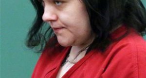 Katlyn Kinateder enters Sheboygan County Circuit Court Branch 1 Wednesday, Aug. 17, 2016, in Sheboygan, Wisc., for a preliminary hearing into the homicide of her son. (Gary C. Klein/The Sheboygan Press via AP)