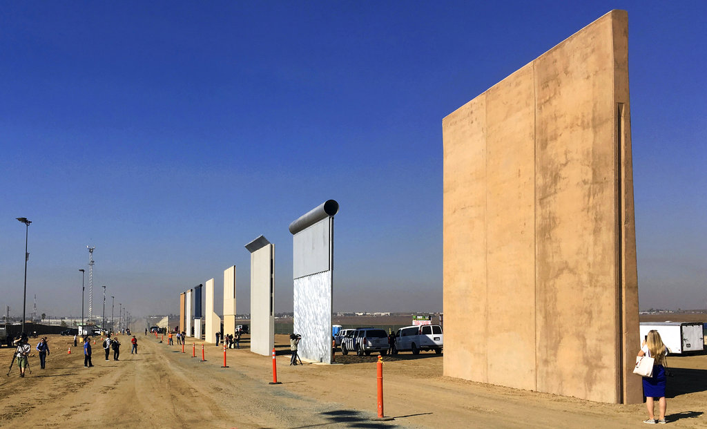 Los cruces fronterizos ilegales desde México caen un 14%